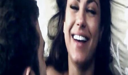 Latina Freundin leckt pornovideos downloaden den Schwanz ihres Mannes in der Öffentlichkeit